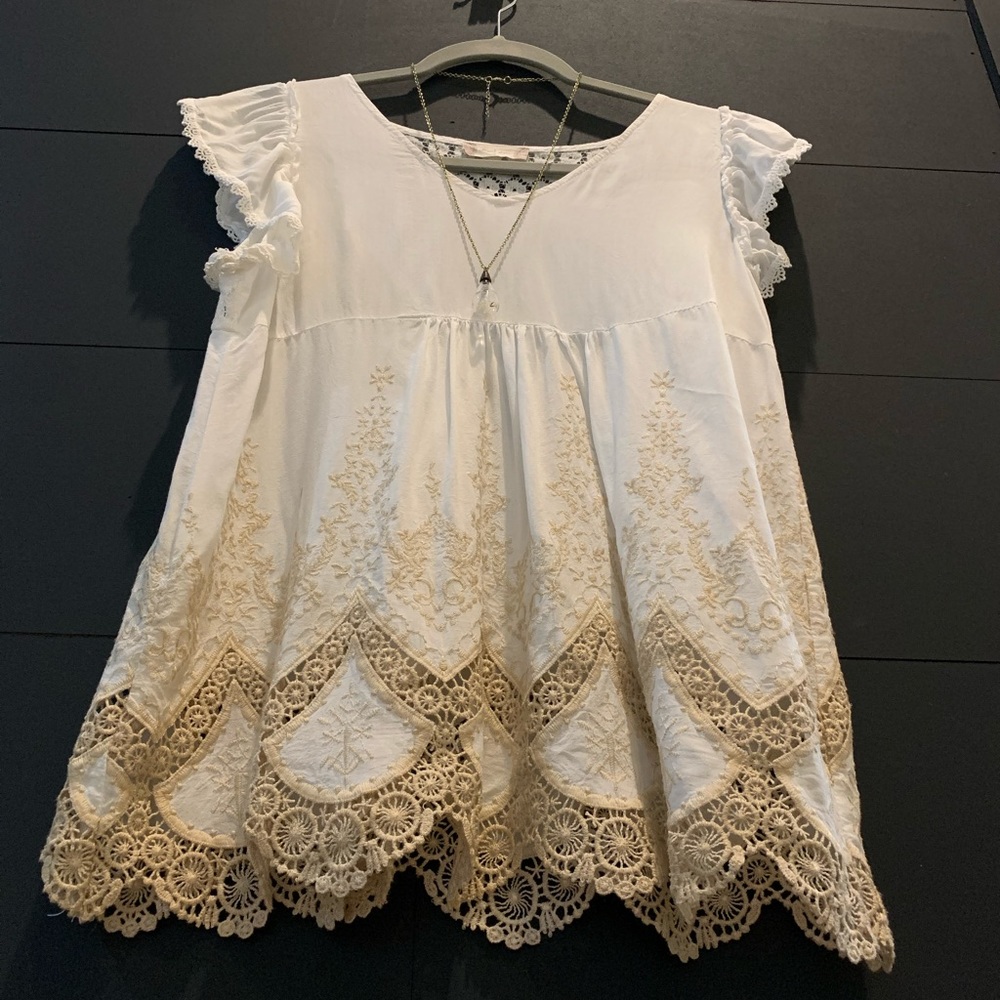 Beautiful Neutral Altar’d State Top